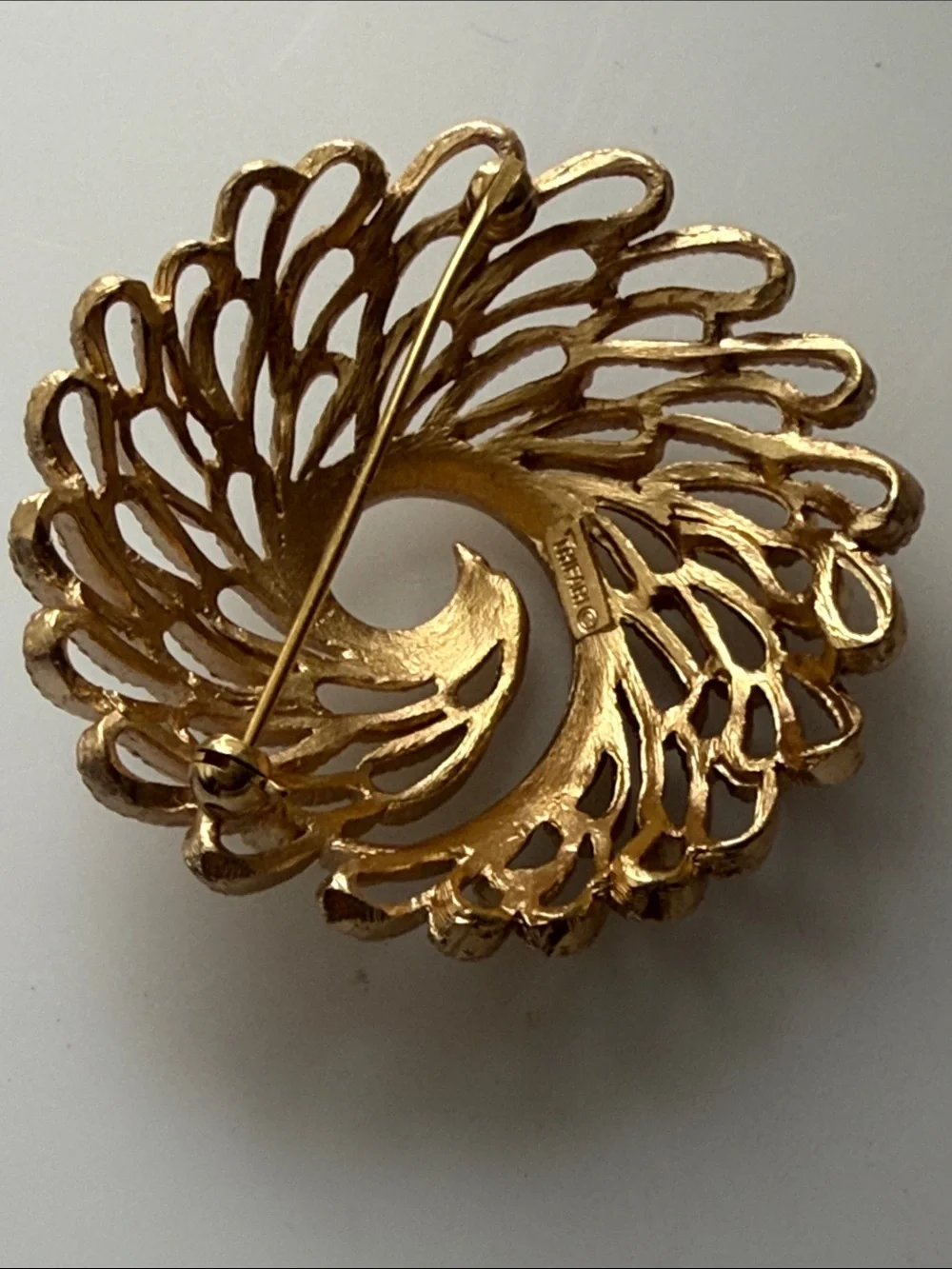 Crown Trifari Elegant Gold Spiral Filigree Brooch